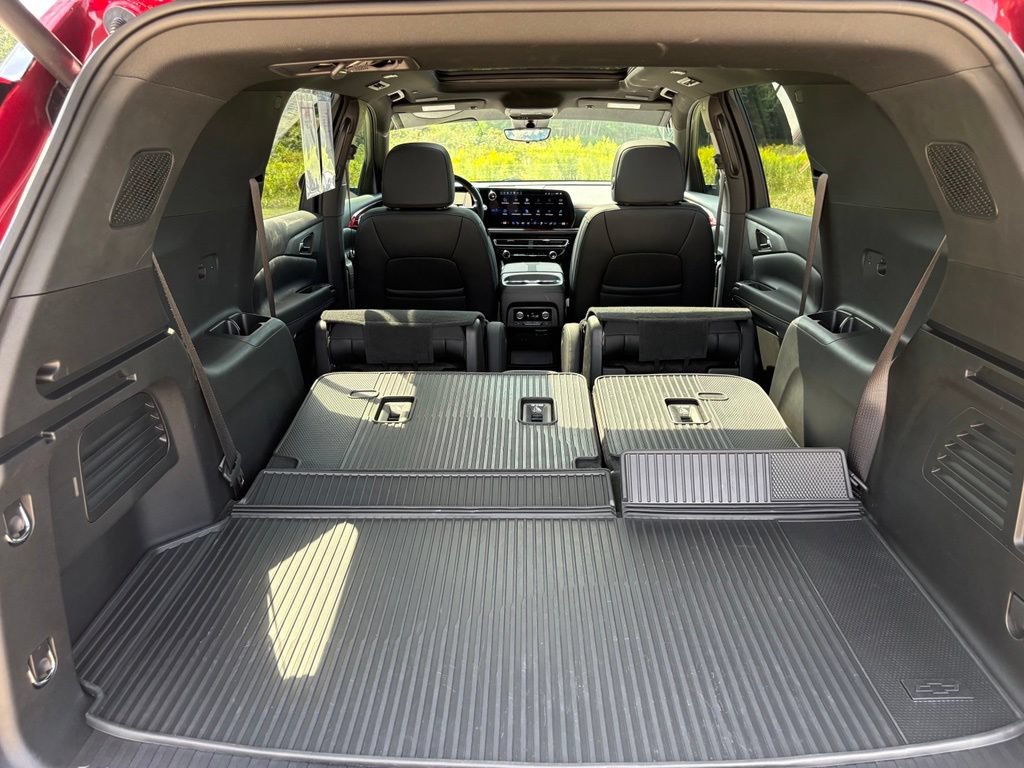 Used 2025 Chevrolet Traverse RS w/ LPO, Floor Liner Package FWD image 64