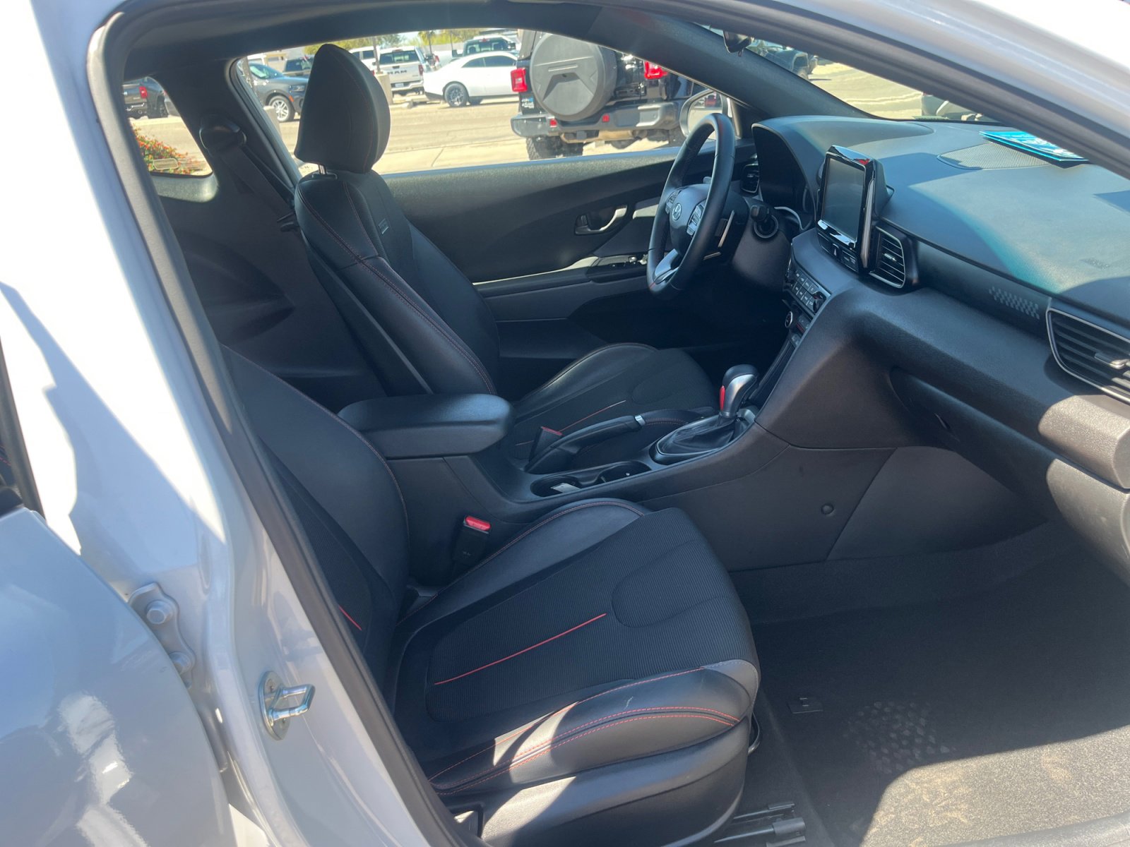 Used 2020 Hyundai Veloster 2.0 Premium image 18