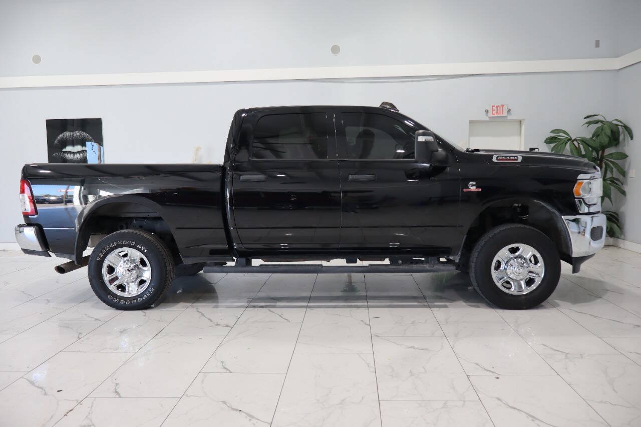 Used 2024 RAM 2500 Tradesman w/ Chrome Appearance Group AWD/4WD image 3