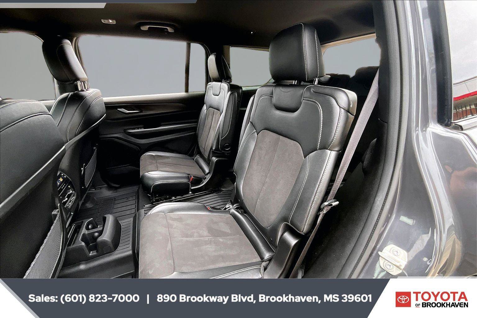 Used 2023 Jeep Grand Cherokee L Laredo AWD/4WD image 19