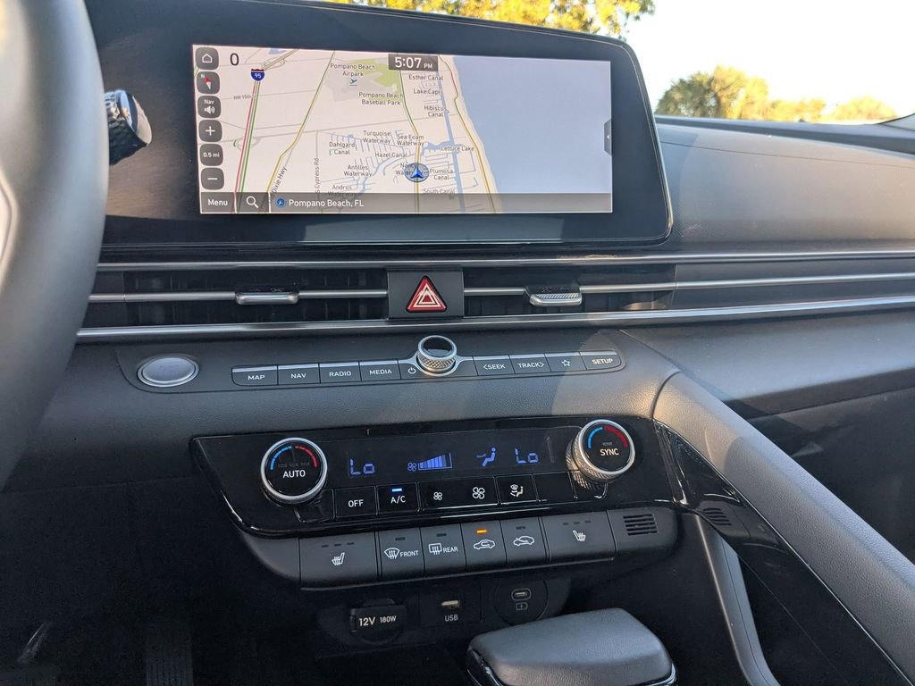 Used 2025 Hyundai Elantra Limited image 20