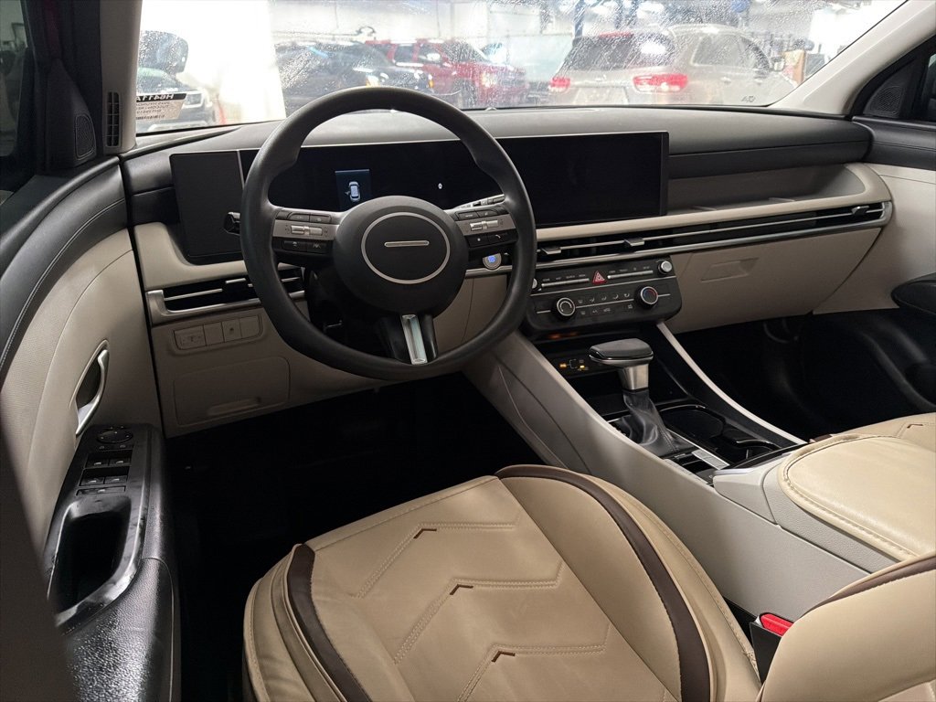 Certified 2025 Hyundai Tucson SE image 12