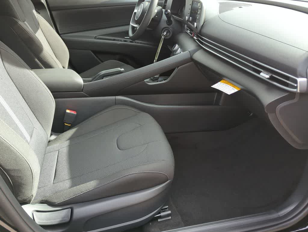 New 2026 Hyundai Elantra SE FWD image 22