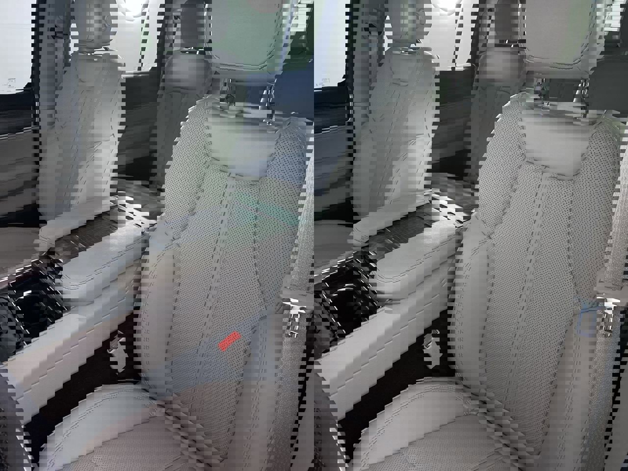 Used 2024 Jeep Wagoneer L Series III w/ Premium Group I image 12