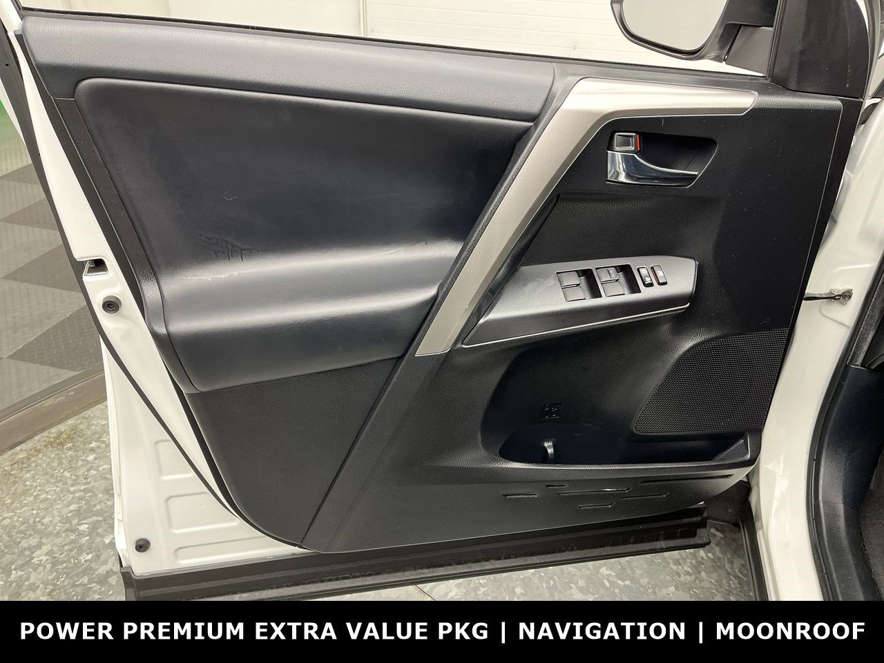 Used 2018 Toyota RAV4 XLE FWD image 8