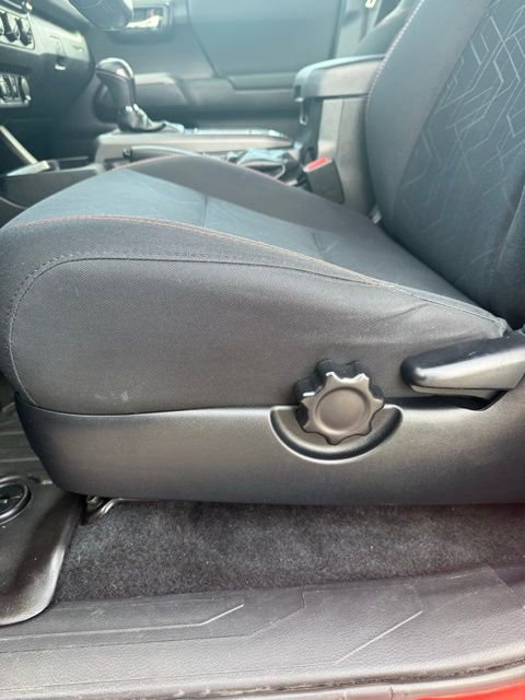 Used 2018 Toyota Tacoma TRD Off-Road image 16