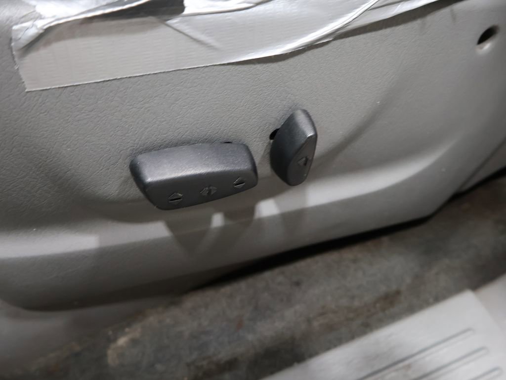 Used 2004 Chrysler Town & Country Limited image 13