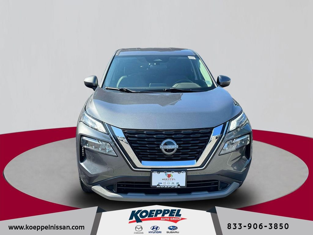 Used 2023 Nissan Rogue SV image 2