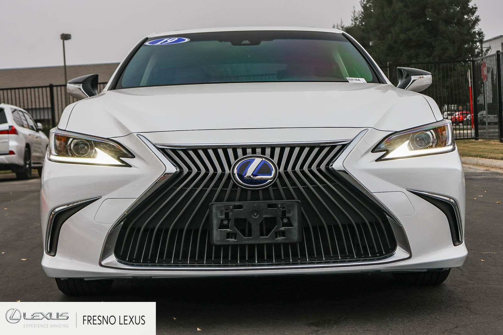 Used 2019 Lexus ES 300h image 2