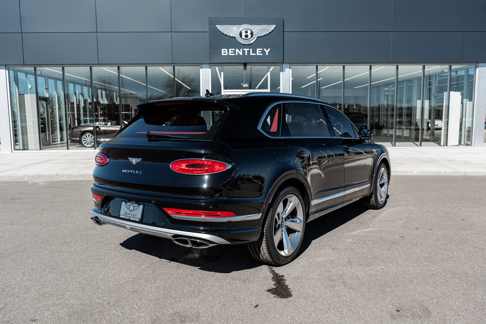 Used 2024 Bentley Bentayga Extended Wheelbase image 3