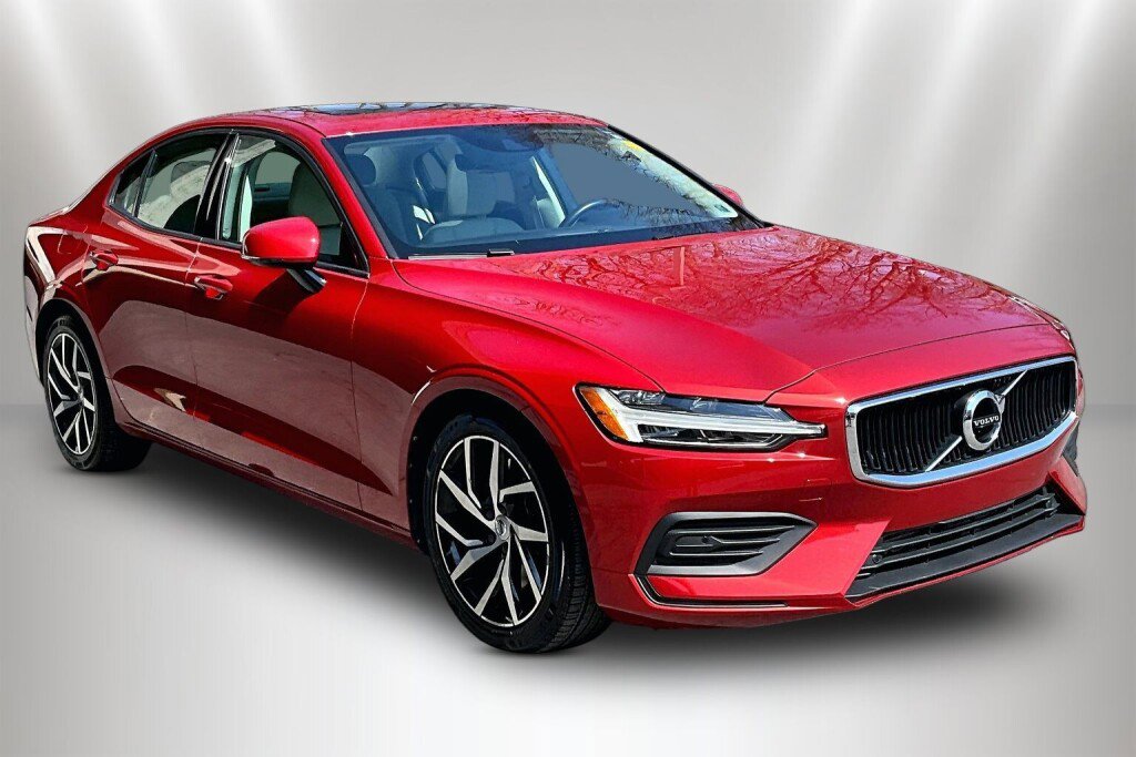 Used 2019 Volvo S60 T6 Momentum