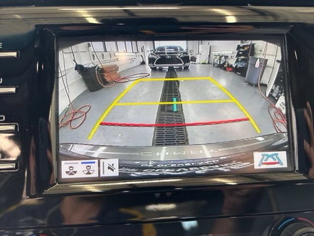 Used 2018 Toyota Camry XLE FWD image 18