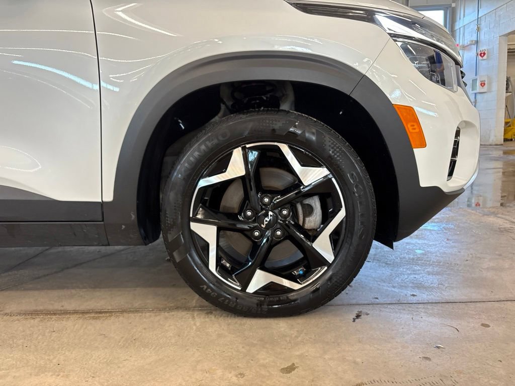 Certified 2024 Kia Seltos EX AWD/4WD image 32