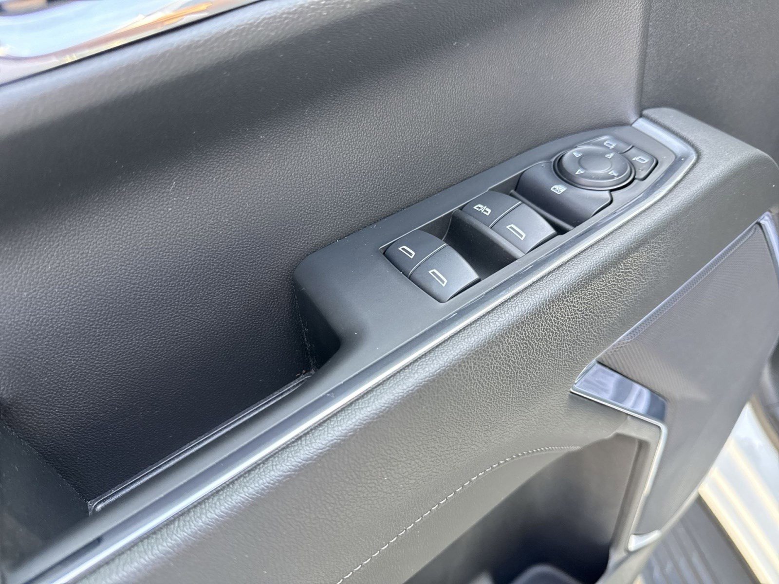 Used 2024 GMC Sierra 1500 Elevation image 15