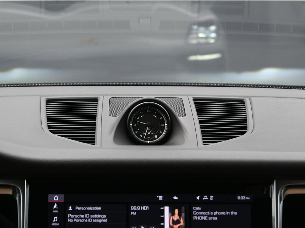 Certified 2025 Porsche Macan image 23