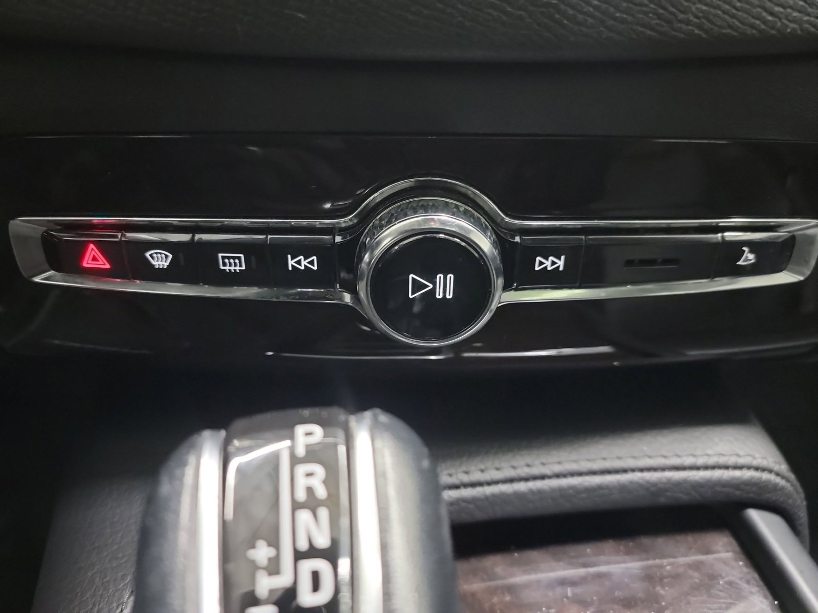 Used 2019 Volvo XC90 T6 Momentum w/ Advanced Package image 21