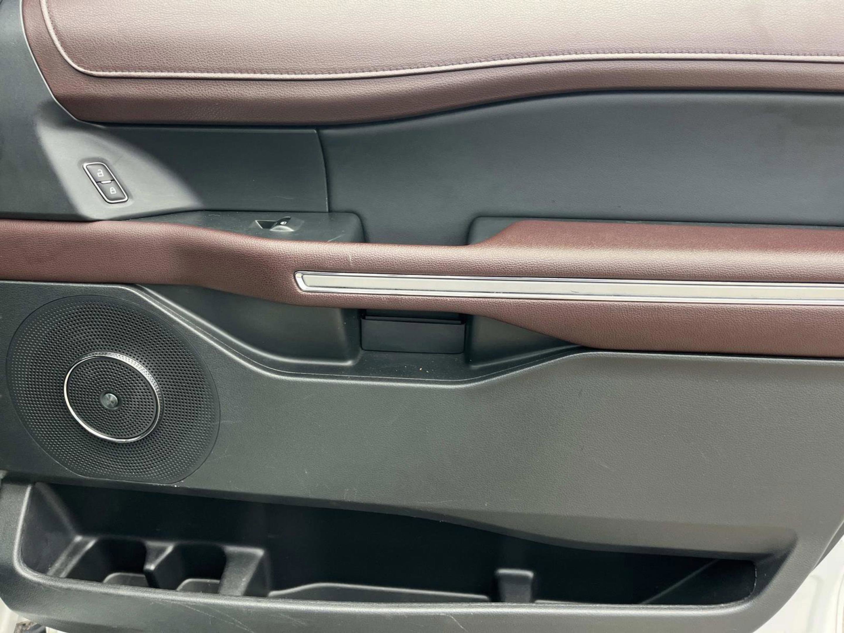 Used 2023 Ford Expedition Limited image 27