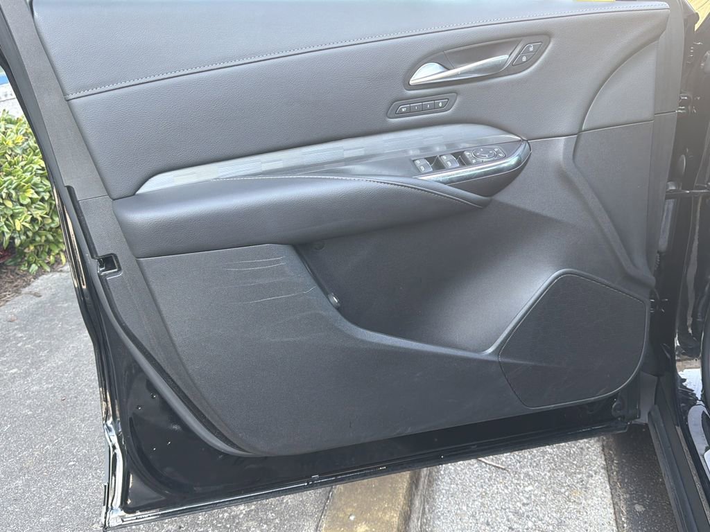 Certified 2025 Cadillac XT4 Premium Luxury image 10