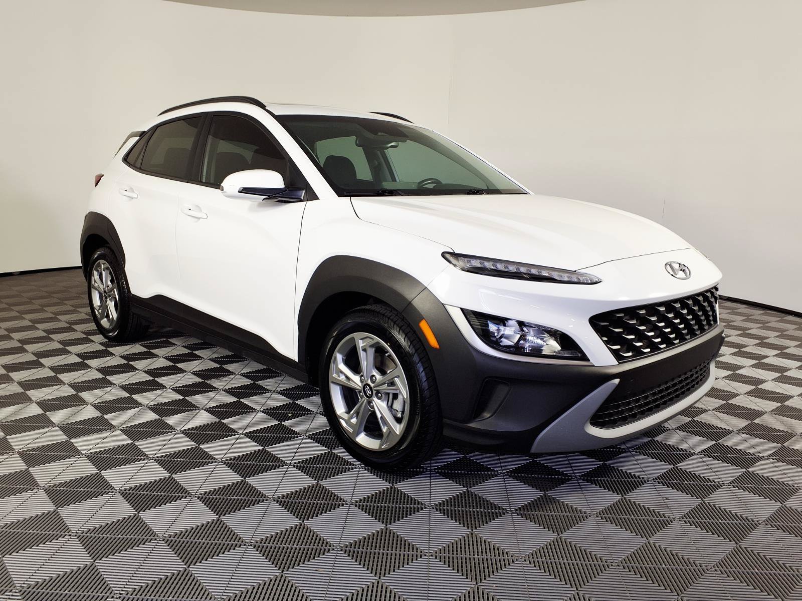 Certified 2023 Hyundai Kona SEL w/ Convenience Package FWD image 3