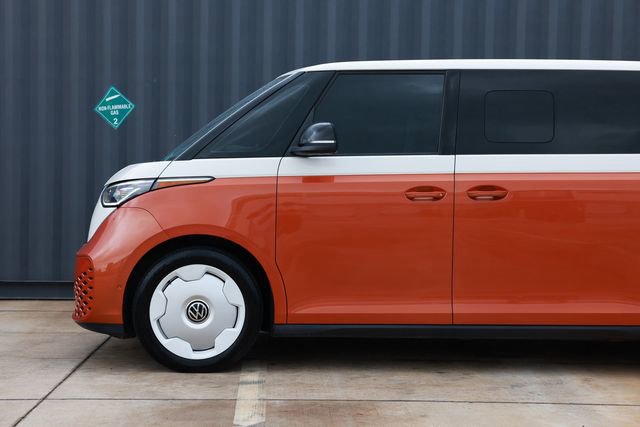 Used 2025 Volkswagen ID. Buzz 1st Edition RWD image 31