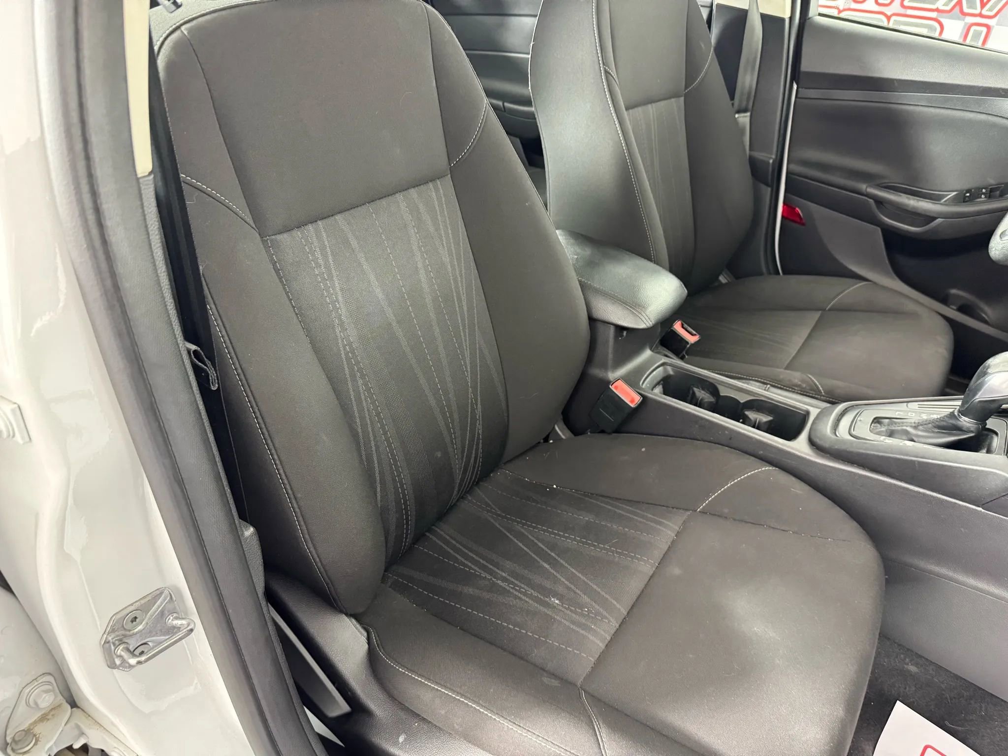 Used 2015 Ford Focus SE image 32