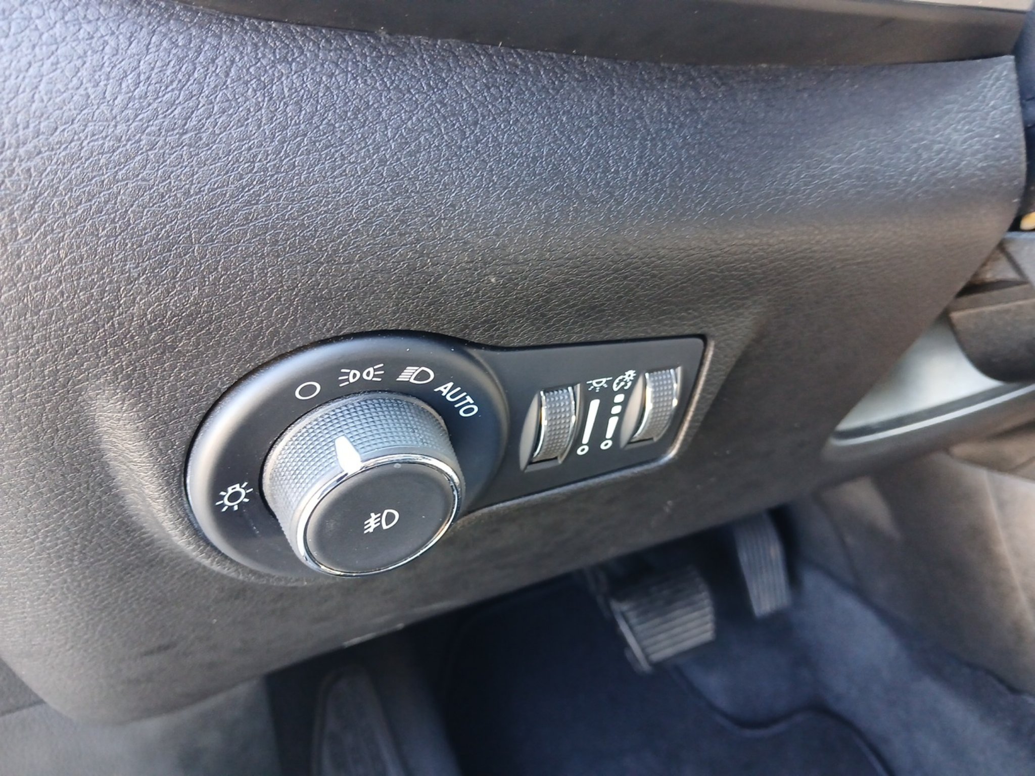 Used 2025 Jeep Compass Limited AWD/4WD image 12