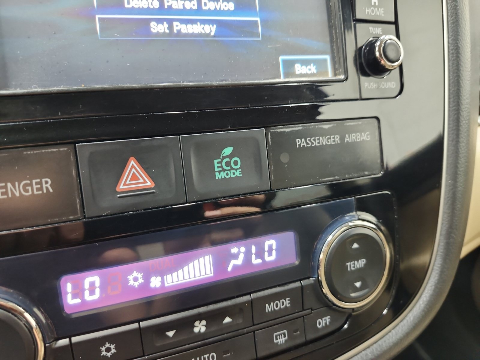 Used 2016 Mitsubishi Outlander SE AWD/4WD image 19