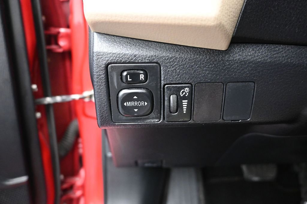 Used 2016 Toyota Corolla LE FWD image 11