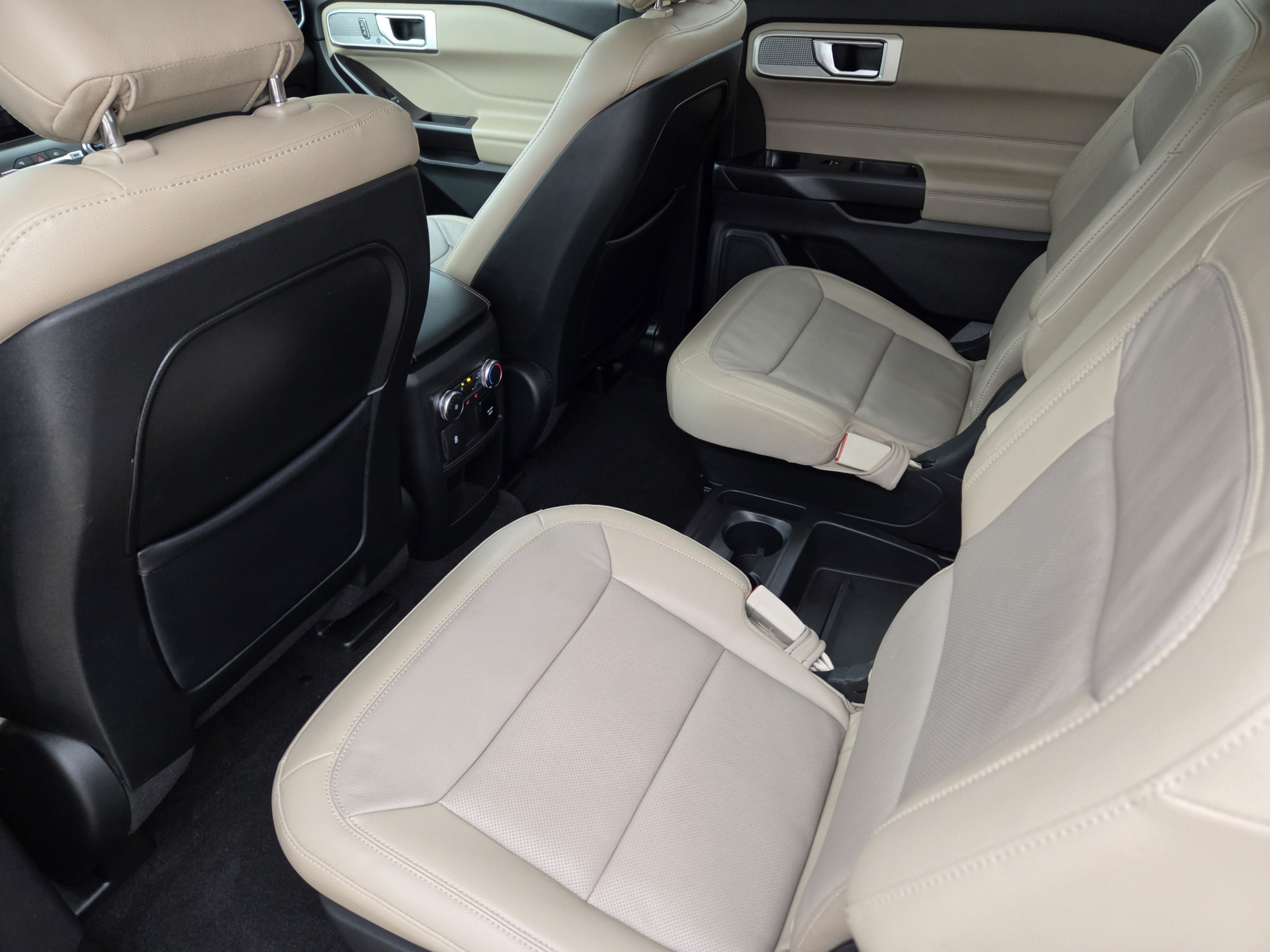 Used 2020 Ford Explorer Limited RWD image 28