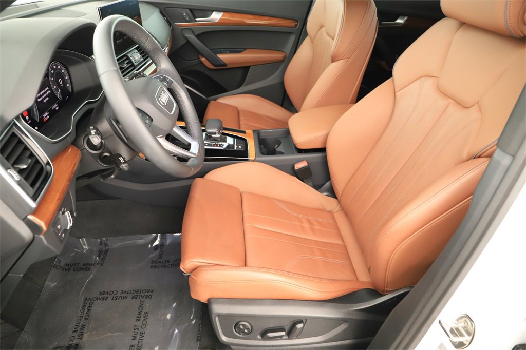 Used 2024 Audi Q5 e Premium w/ Convenience Package image 24