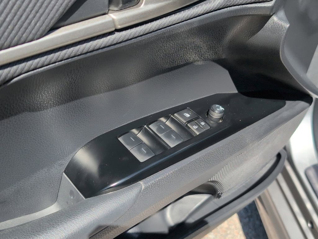 Used 2025 Toyota Camry SE w/ Convenience Package FWD image 9