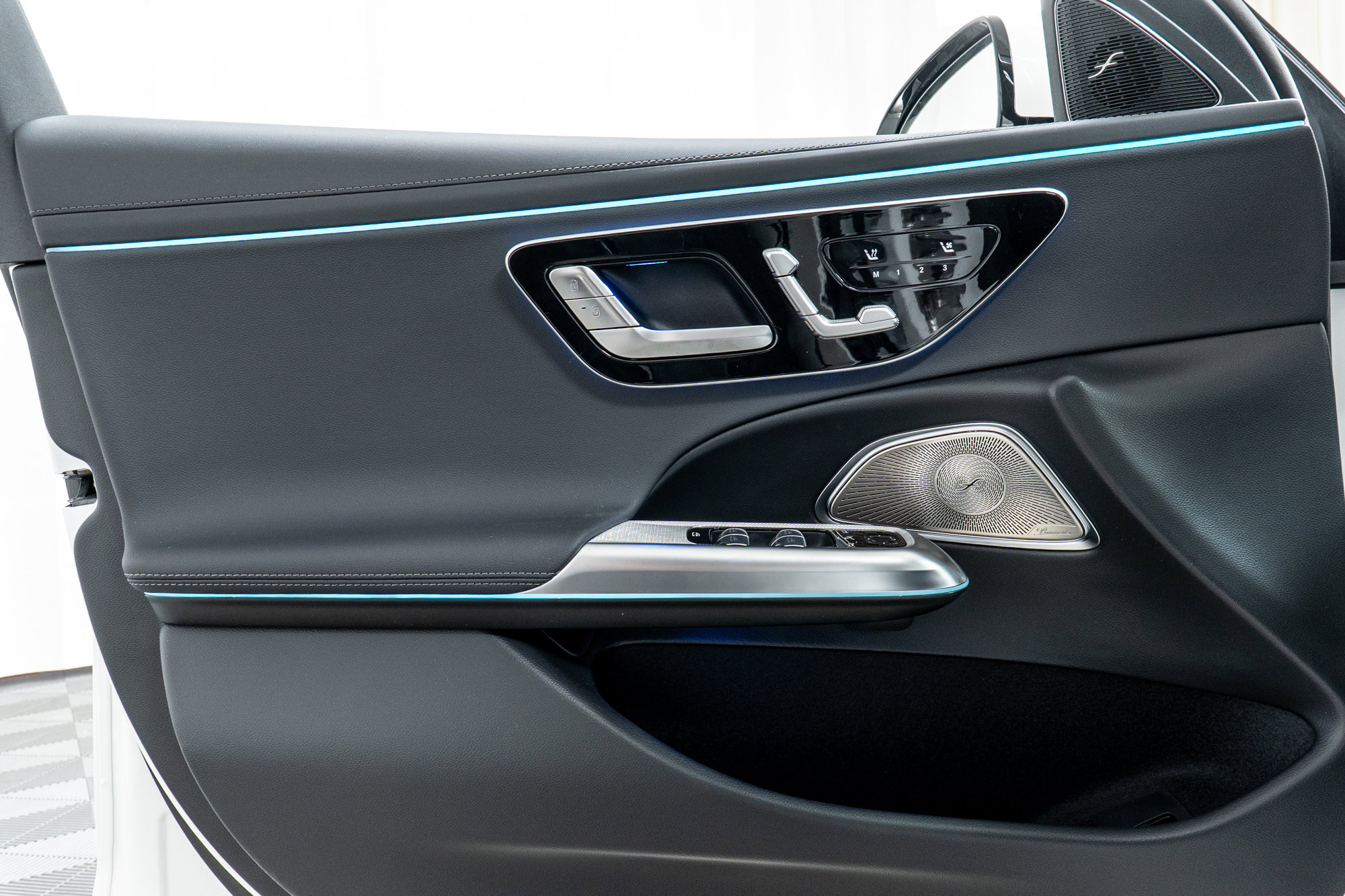 New 2025 Mercedes-Benz E 350 4MATIC Sedan image 11