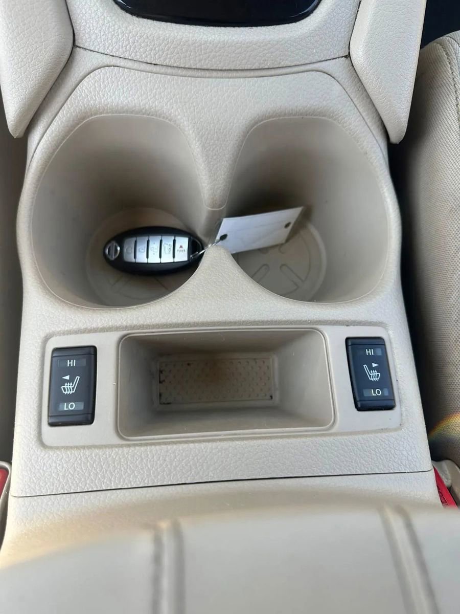 Used 2018 Nissan Rogue SV image 16