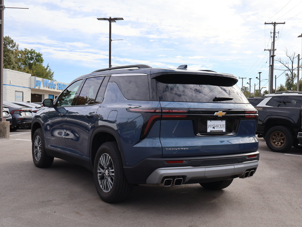 Used 2025 Chevrolet Traverse LT w/ Enhanced Driving Package FWD image 5