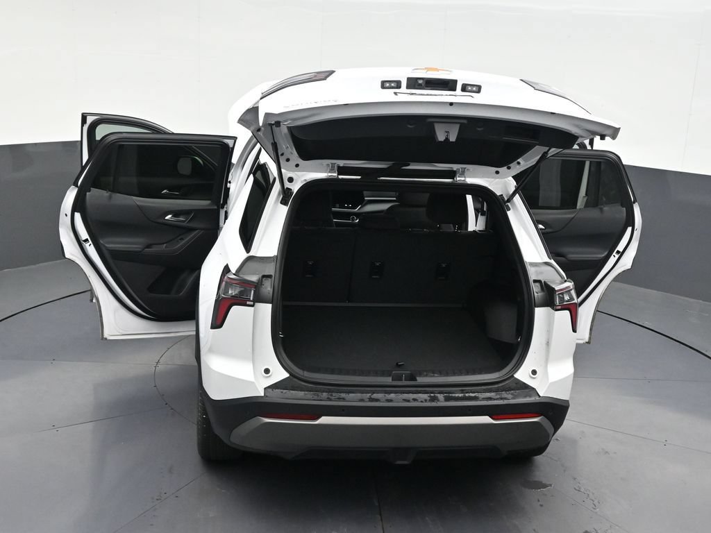 Used 2026 Chevrolet Equinox LT AWD/4WD image 36