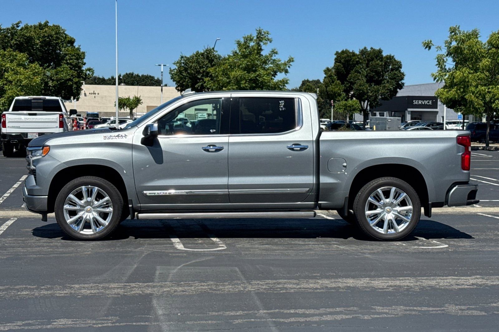 Used 2025 Chevrolet Silverado 1500 High Country AWD/4WD image 7