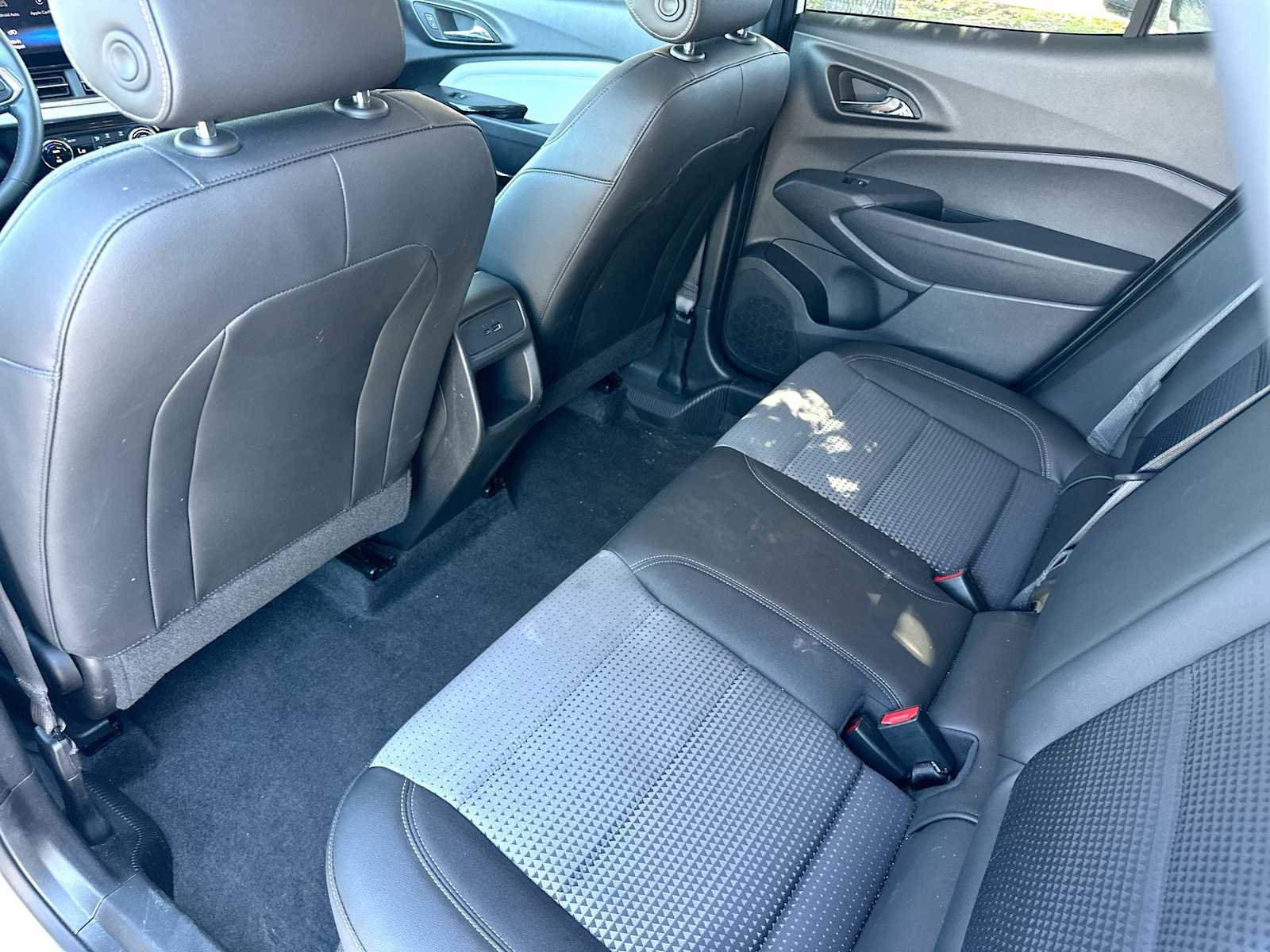 Used 2025 Chevrolet Trax LT w/ LT Convenience Package image 24