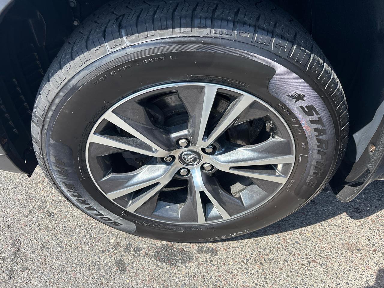 Used 2017 Toyota Highlander LE w/ Protection Package #3 image 19