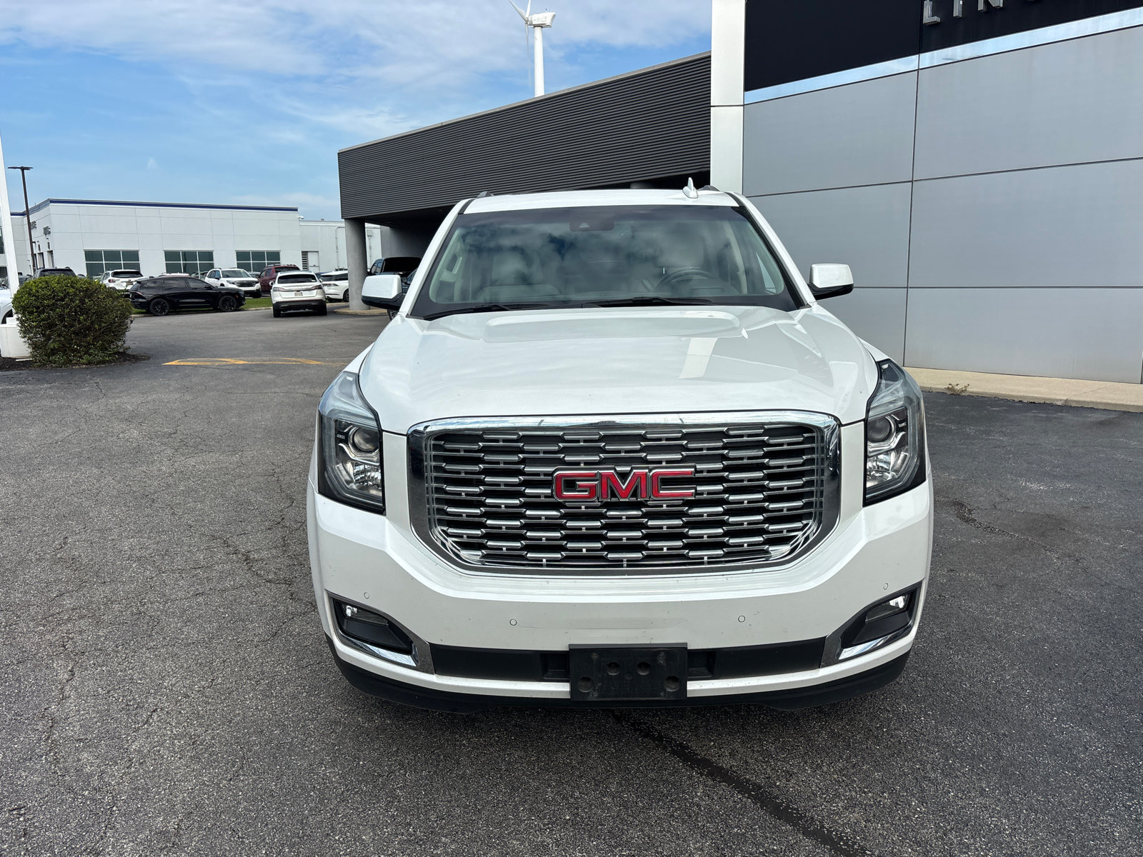 Used 2019 GMC Yukon Denali w/ Denali Ultimate Package AWD/4WD image 2