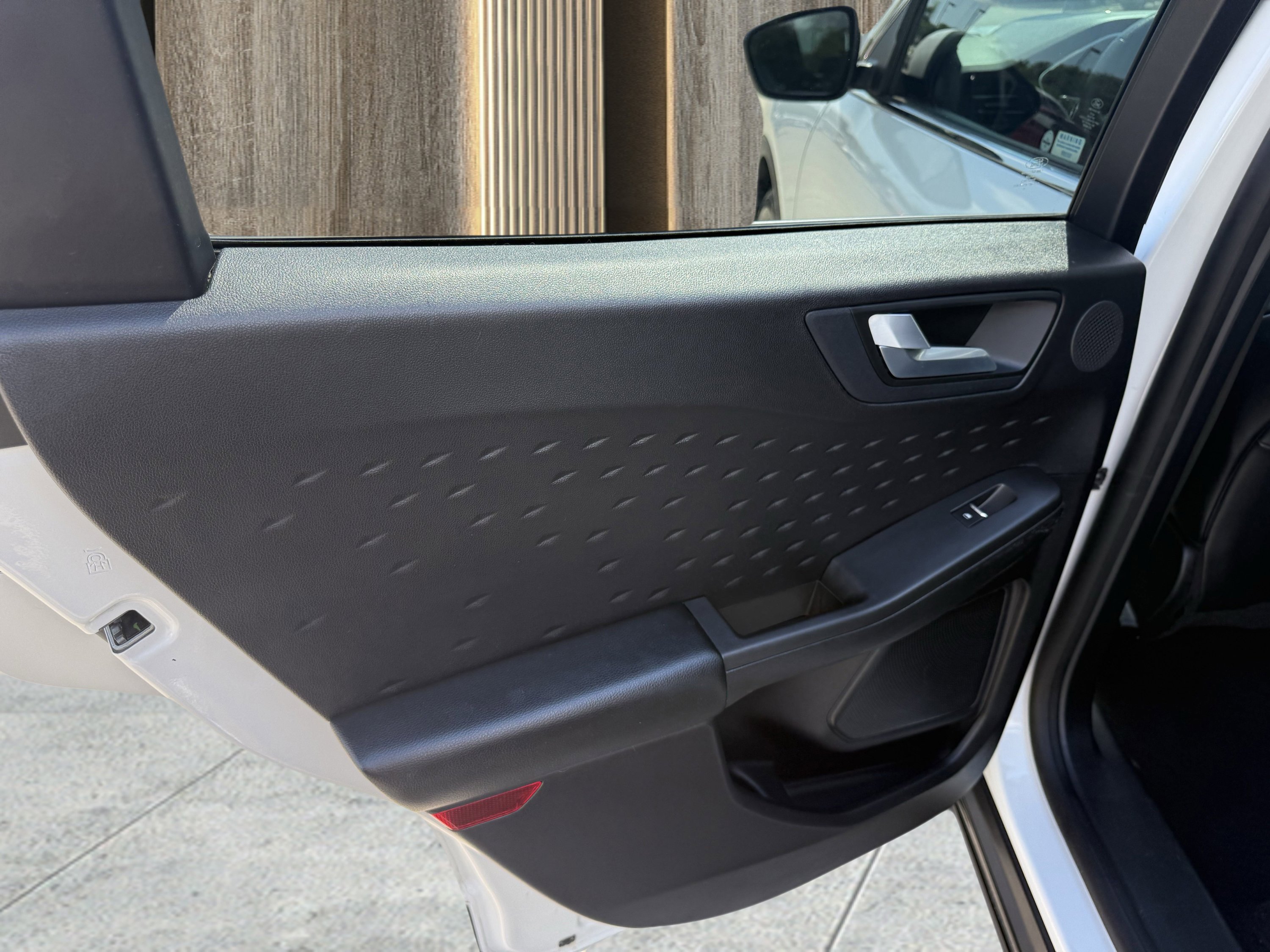 Used 2020 Ford Escape Titanium image 32