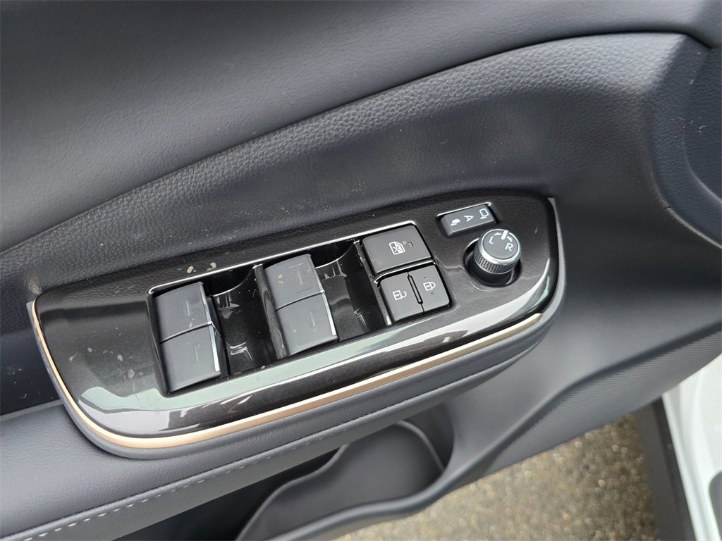 New 2025 Toyota Crown Signia image 25