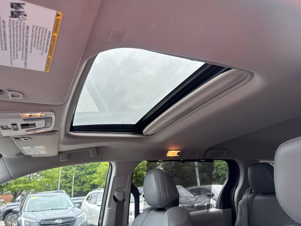 Used 2021 Toyota Sienna XLE w/ XLE Plus Package AWD/4WD image 17