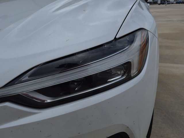 Used 2020 Volvo XC60 T5 Momentum FWD image 9
