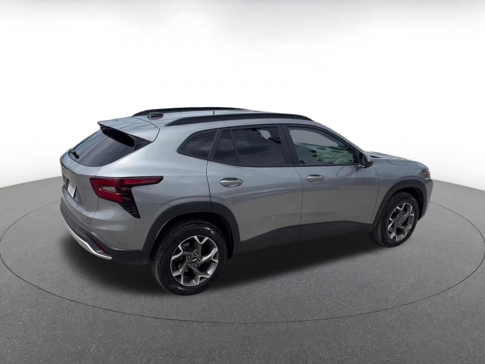Used 2025 Chevrolet Trax LT w/ LT Convenience Package FWD image 15