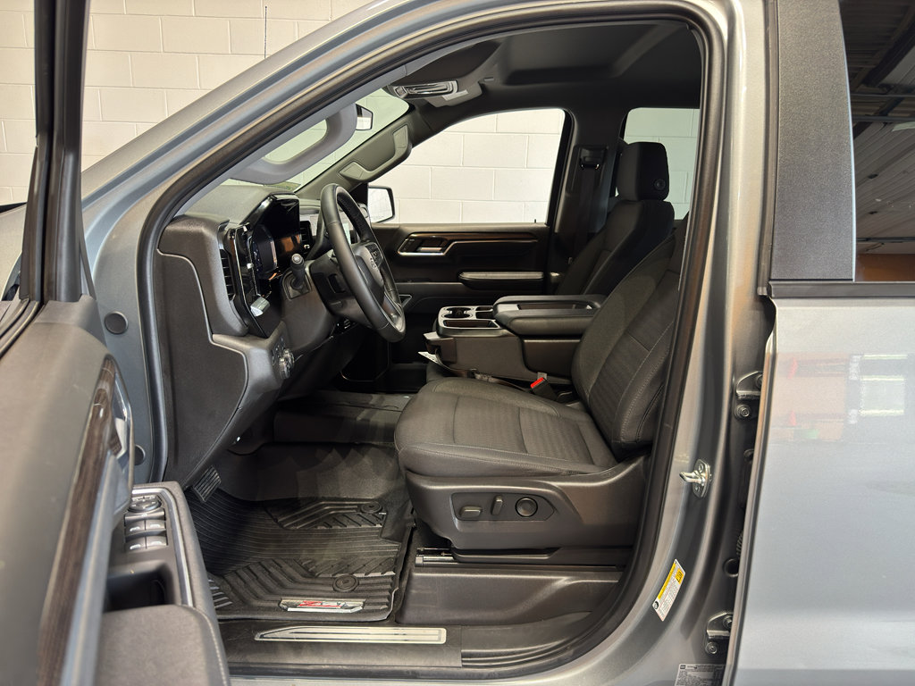 Used 2025 Chevrolet Silverado 1500 RST w/ Z71 Off-Road Package AWD/4WD image 15