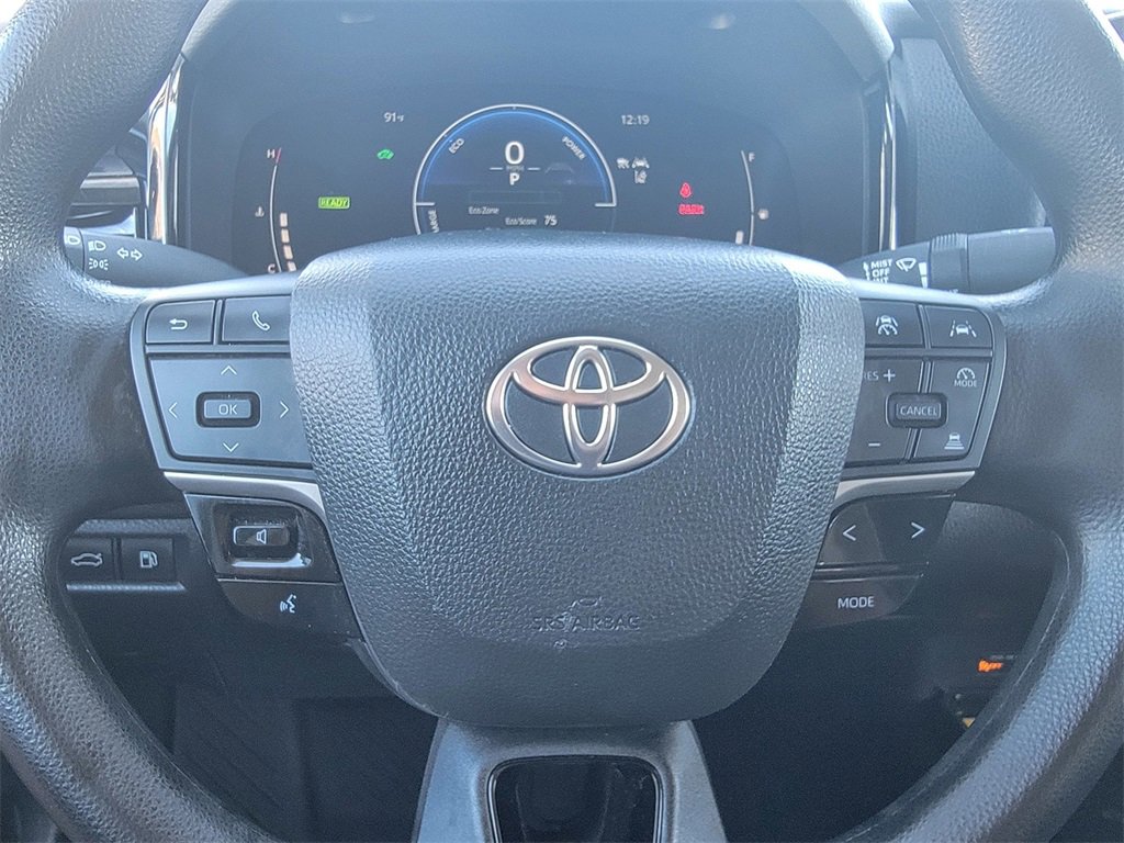 Used 2025 Toyota Camry LE image 33