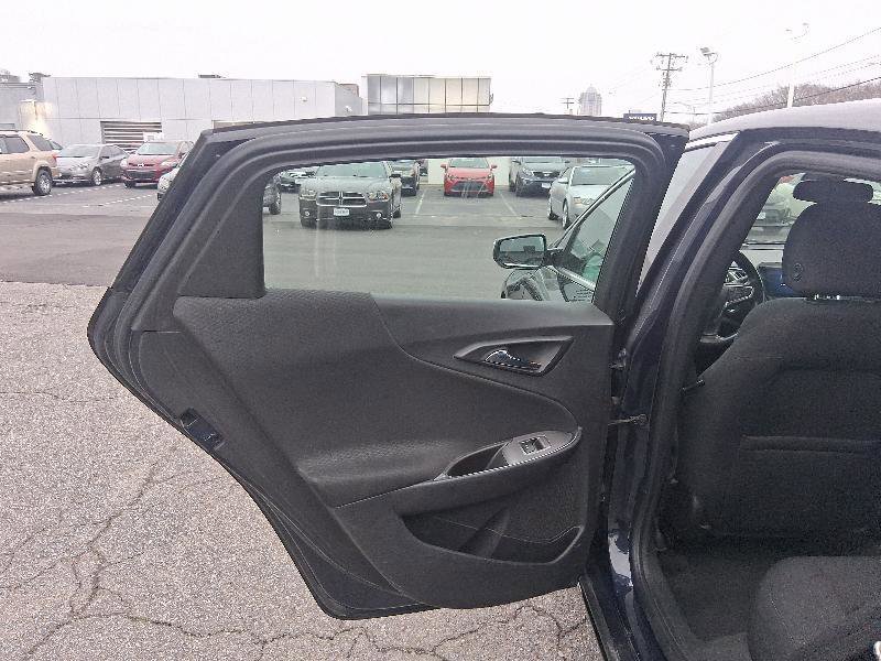 Used 2018 Chevrolet Malibu LT FWD image 15