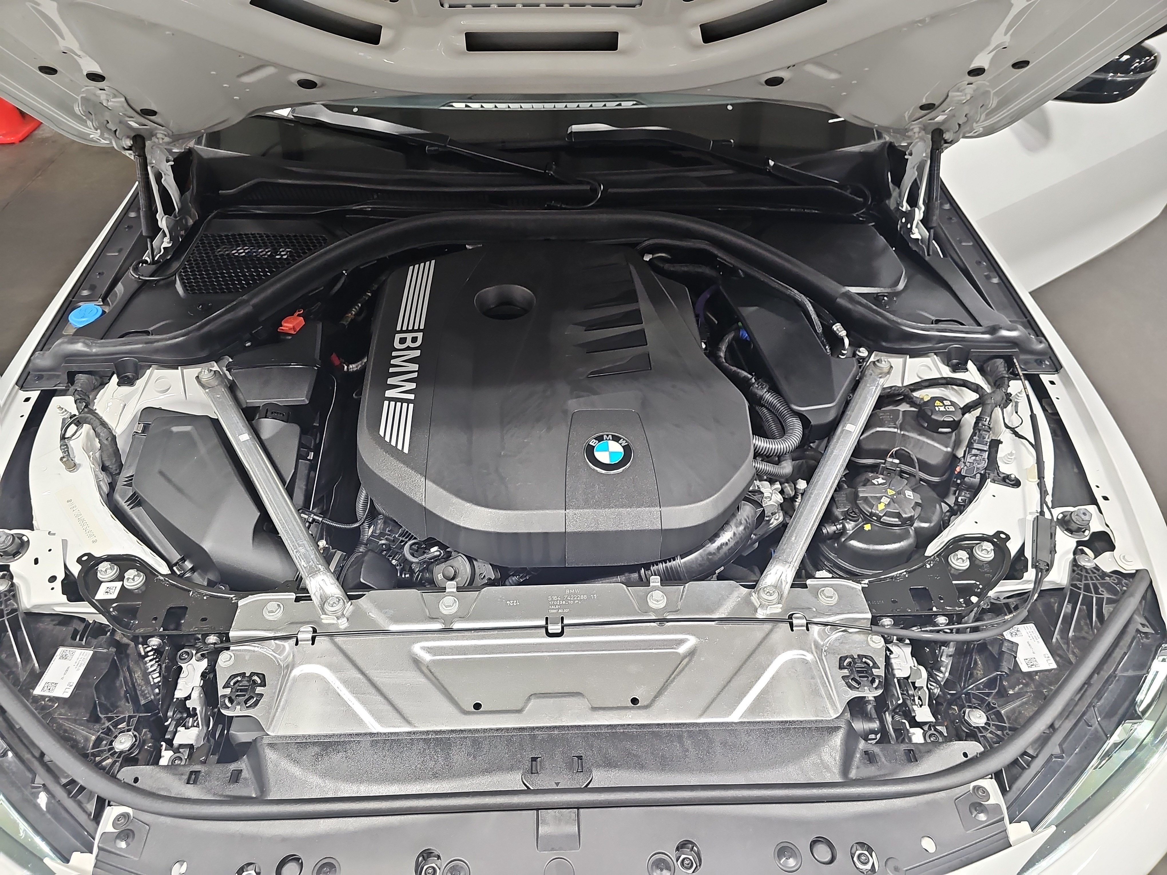Certified 2025 BMW M440i Coupe w/ Premium Package RWD image 33