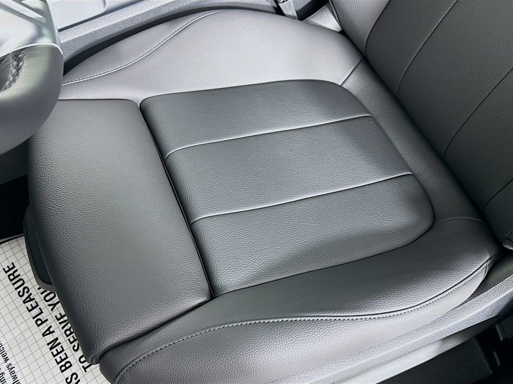 Used 2025 Mercedes-Benz GLB 250 GLB 250 image 17