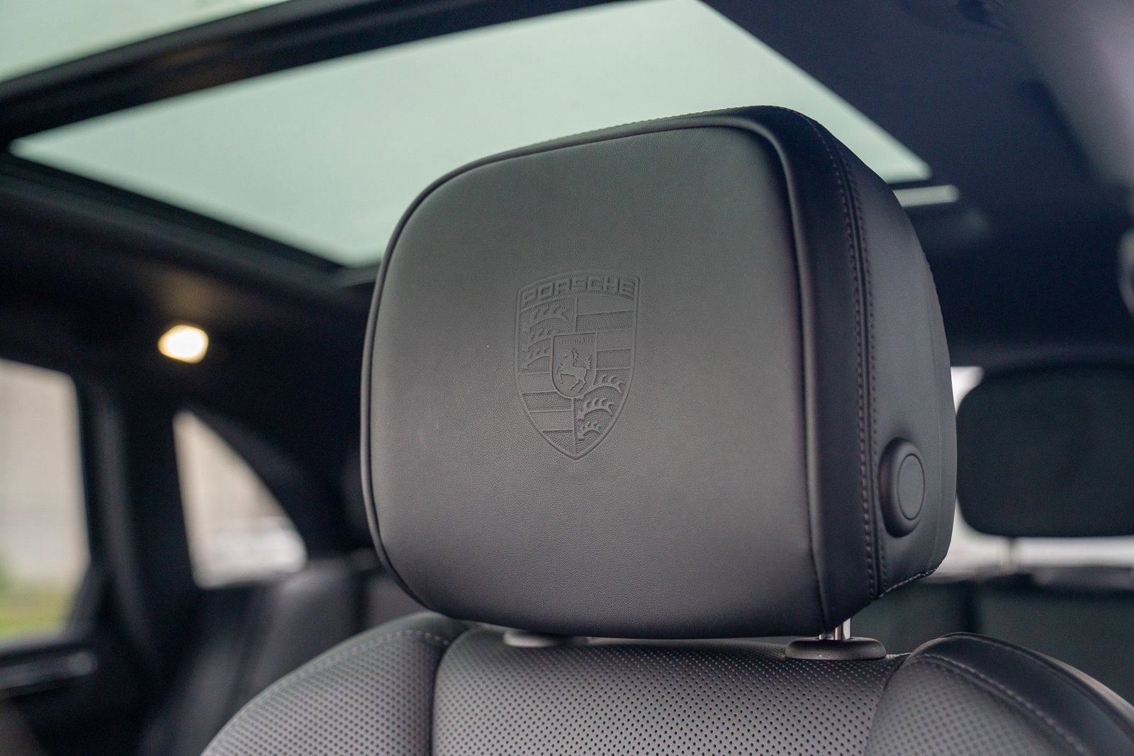 Used 2025 Porsche Macan image 13